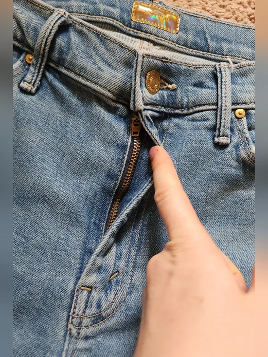 MOTHER The Weekender Fray in Glow Up Light Wash Flared Stretchy Ladies 30 EUC - Picture 7 of 11